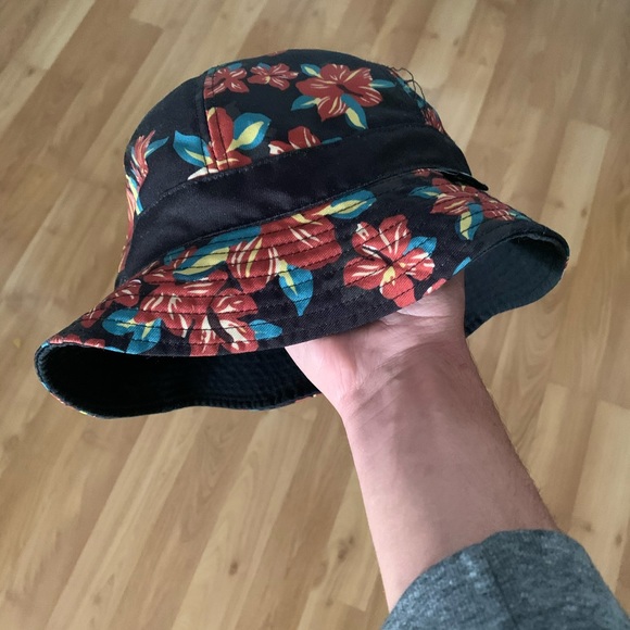 Floral Grizzly Griptape Bucket Hat 